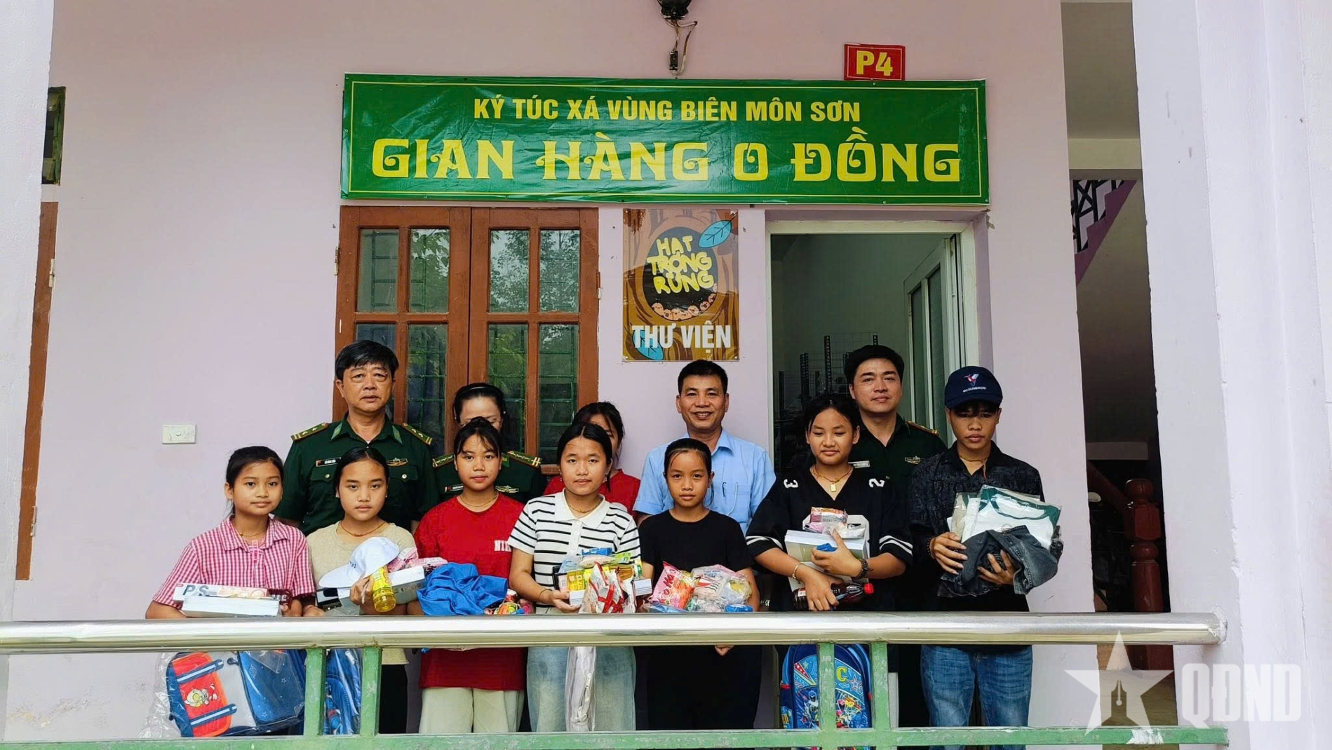 Những người “bố biên phòng” ở ký túc xá vùng biên